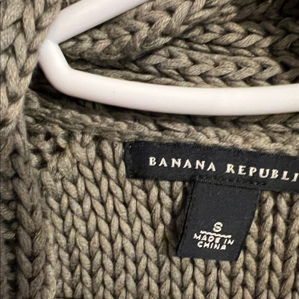 Banana Republic Taupe Cable Knit Sweater vest - Picture 2 of 4